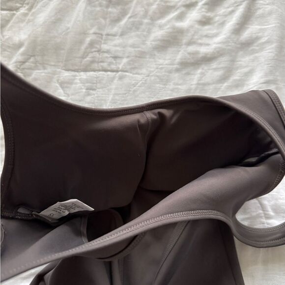 Grey Twist-Front Flared Jumpsuit – XS (75% Nylon, 25% Spandex) - Picture 7 of 16